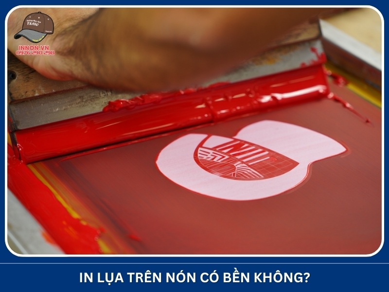 In lụa trên nón có bền không?