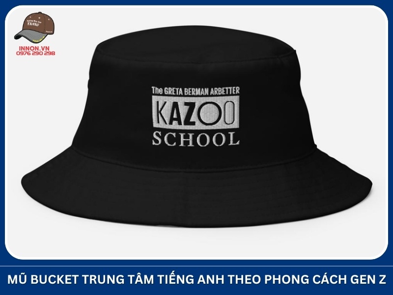 Mũ bucket trung tâm tiếng Anh theo phong cách Gen Z
