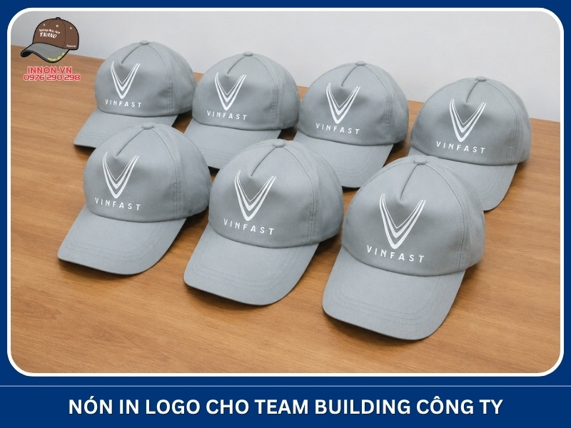 Nón in logo cho team building công ty