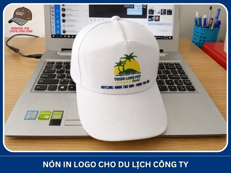 Nón in logo cho du lịch công ty